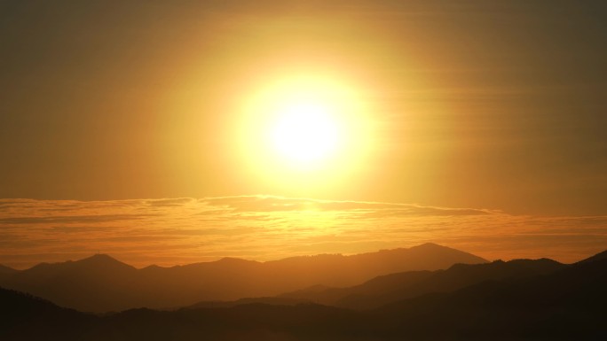 日出群山山顶天空太阳升起朝阳晨曦朝霞唯美