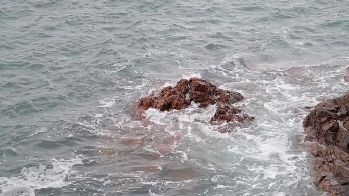 深圳海岸线-大梅沙礁石风起浪涌