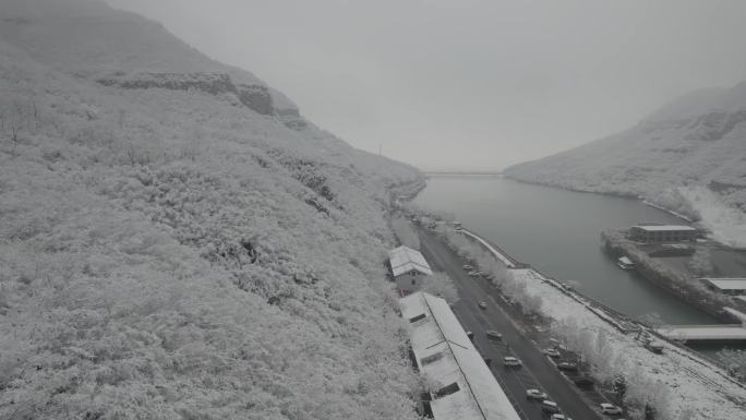 静应湖雪景