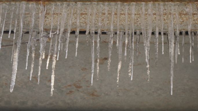 冬季冰柱寒冷冰锥结冰融化滴水