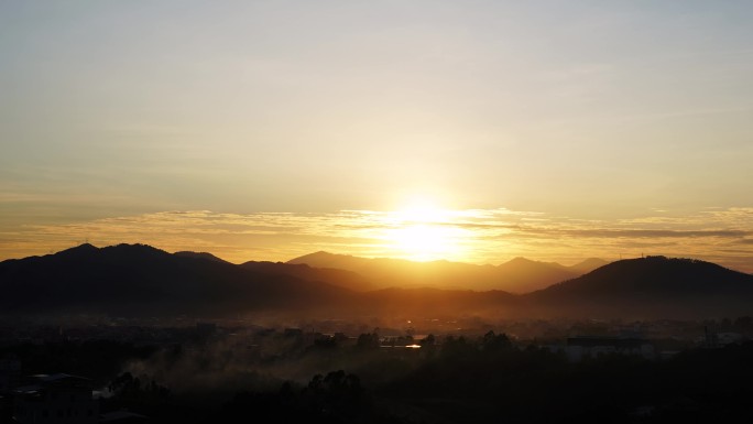 唯美日落夕阳山雾缭绕希望曙光山川云雾黎明