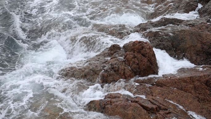 深圳海岸线-大梅沙礁石风起浪涌