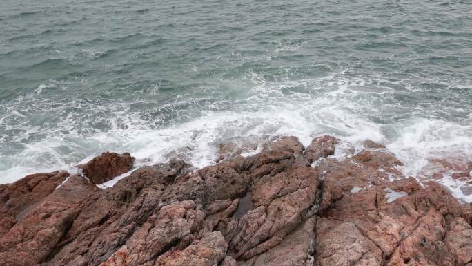 深圳海岸线-大梅沙礁石风起浪涌