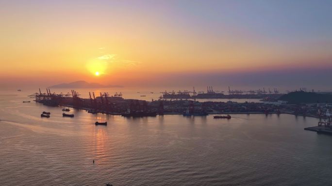 港口码头航拍日出日落