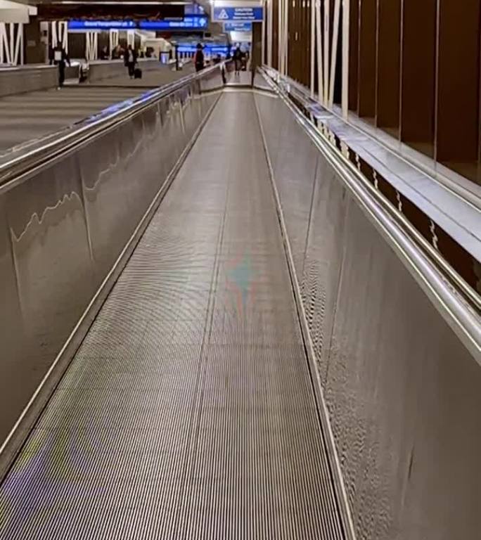 机场里的步行平台，过去用来更快地走下长长的走廊
