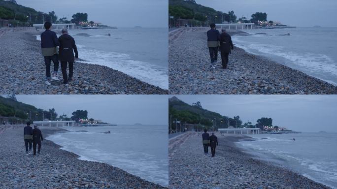 和老人在海边坐着散步交流