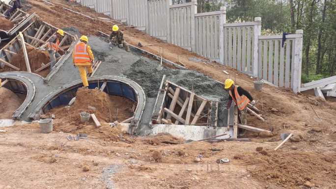 建筑工地建筑工人农民工吊车搅拌车钩机