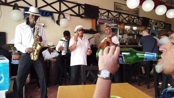 古巴人文乐队爵士地拍