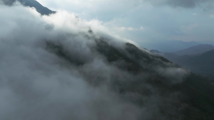 高山云海峡谷  航拍 4K