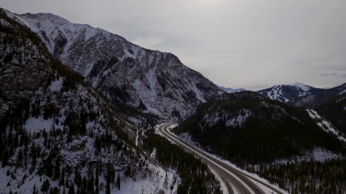 遥远的70铜山科罗拉多州冬季12月圣诞节航拍无人机电影景观莱德维尔银索恩韦尔白杨十英里范围多云的落基