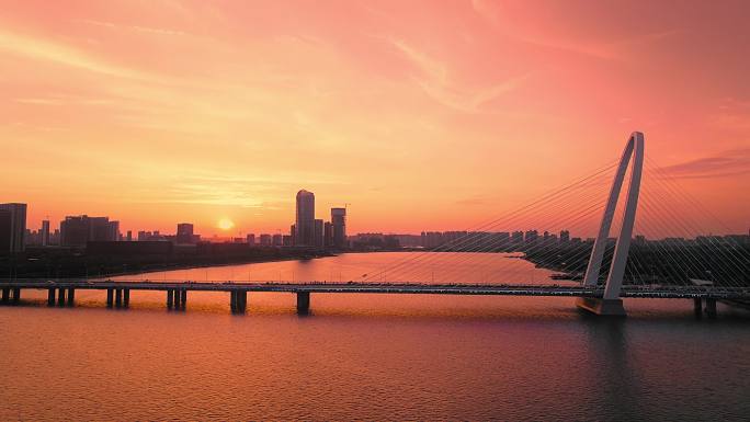 航拍浐灞欧亚大桥黄昏日落夕阳风光