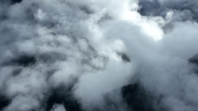 云层穿梭 飞机视角 高空