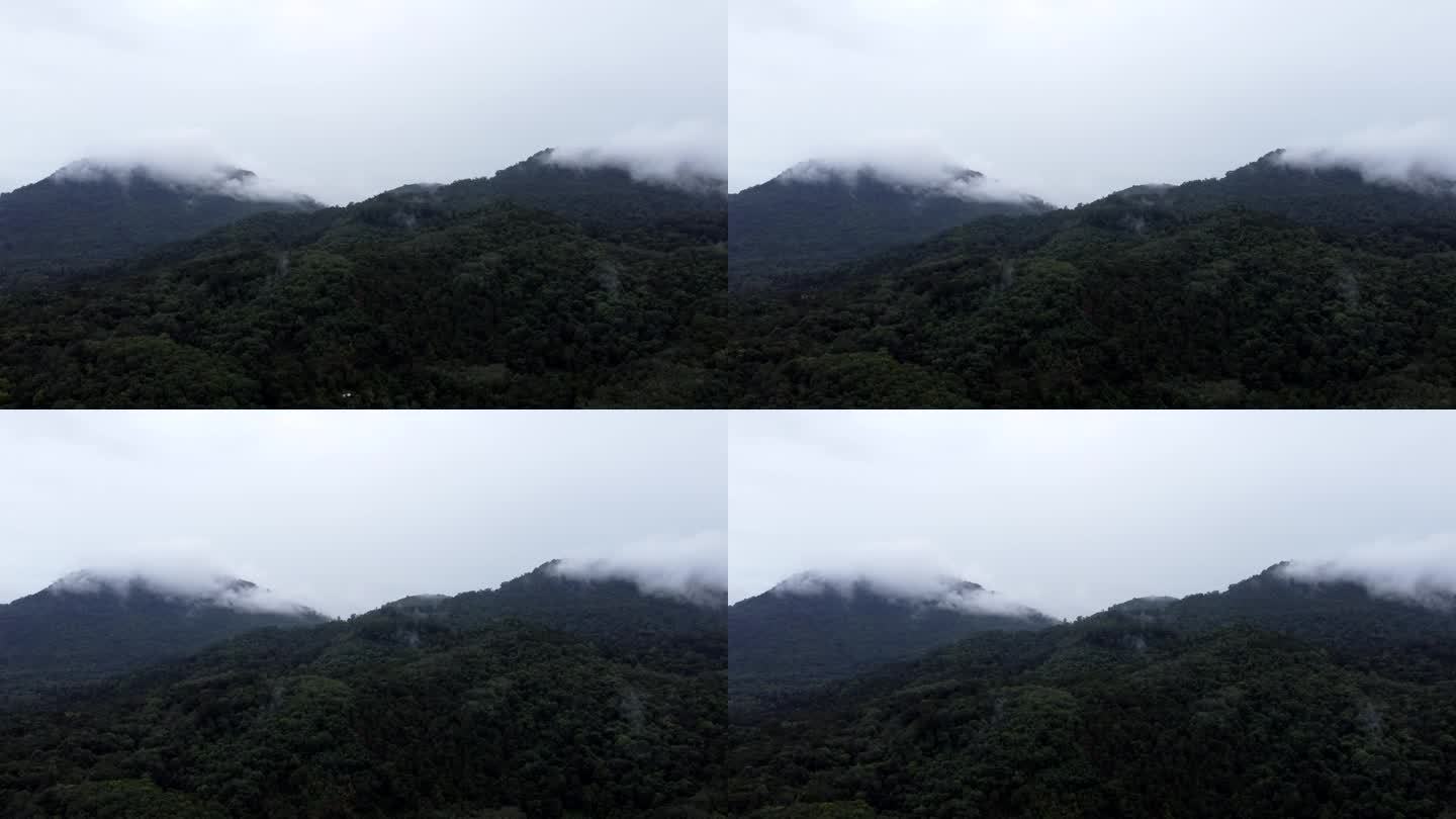 云层低垂的山脉景色