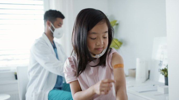 幼儿疫苗接种、冠状病毒和covid-19概念。