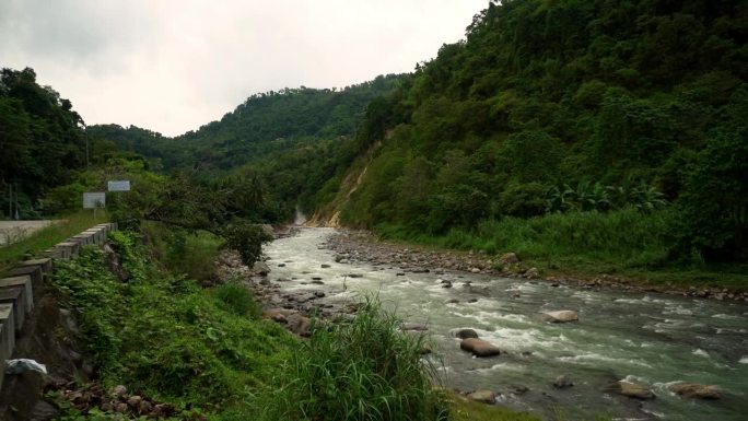 强流量洁净山河地热温泉热蒸汽上升热带河流气候热带