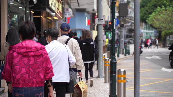 行走在澳门街头行人走路第一视角澳门街道