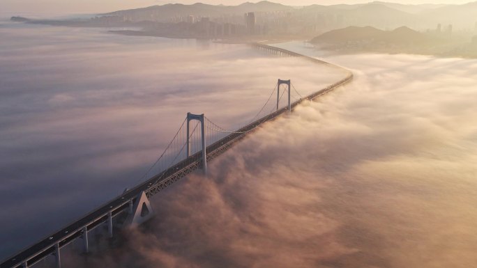 云端桥梁平流雾航拍