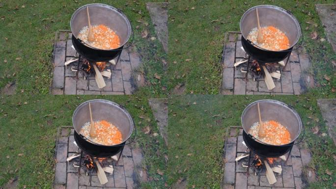 用明火在大锅中准备豆汤