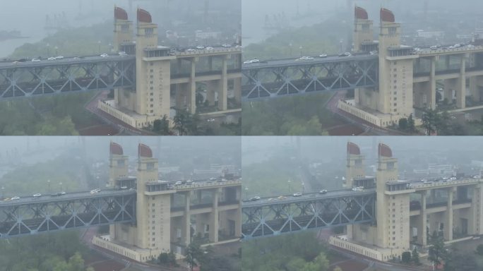 雨中的南京长江大桥