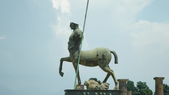 意大利庞贝的半人马雕塑