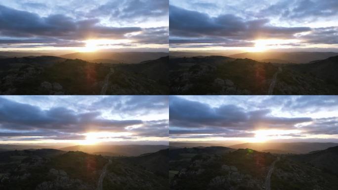 日出时，在西班牙田园诗般的孤独和宁静的自然风光中，俯瞰山路
