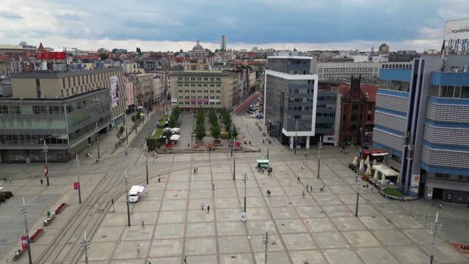 无人机拍摄的波兰卡托维兹市场广场(波兰语:Rynek w Katowicach)
