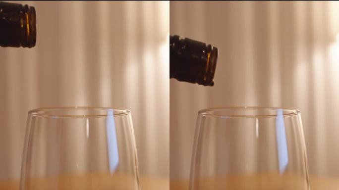 垂直视频。我把威士忌倒进一个玻璃杯里，在木桌上加冰。低调的照明与落地灯的背景。