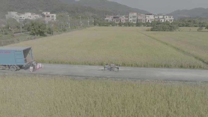 航拍大型无人机植保机种植施肥