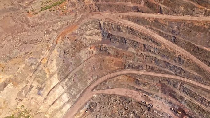 露天采石场的开采主要是露天开采银矿的开采工作剥离和高空放样开采工作