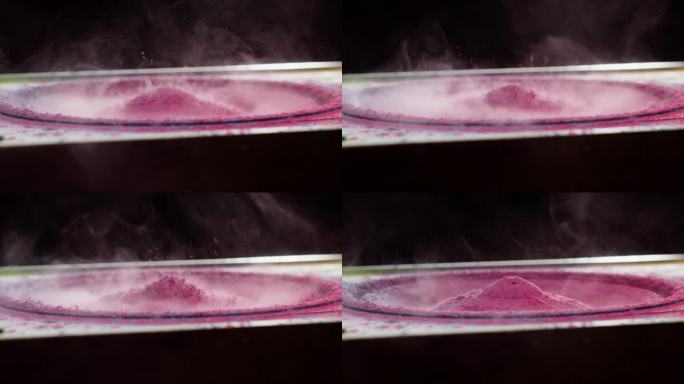 低音炮与粉红色油漆粉末。低音扬声器，大音量音乐微距拍摄。专业的迪斯科演播室设备。音乐立体声系统的重放