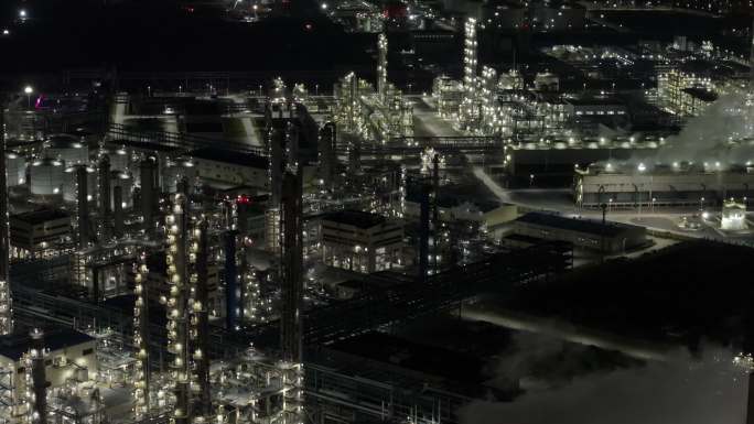 石化炼化工厂夜景航拍