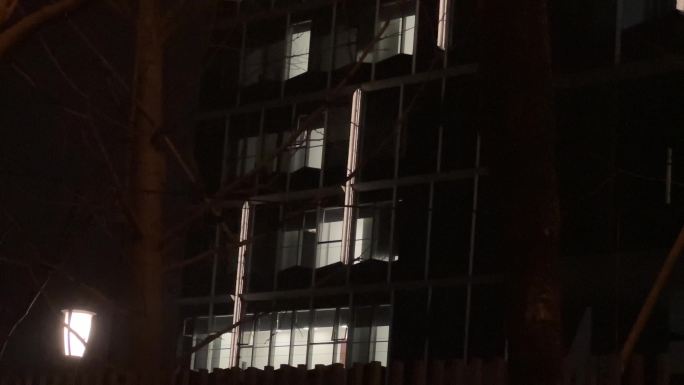 深夜夜晚亮灯窗外 夜景晚上加班灯光夜灯