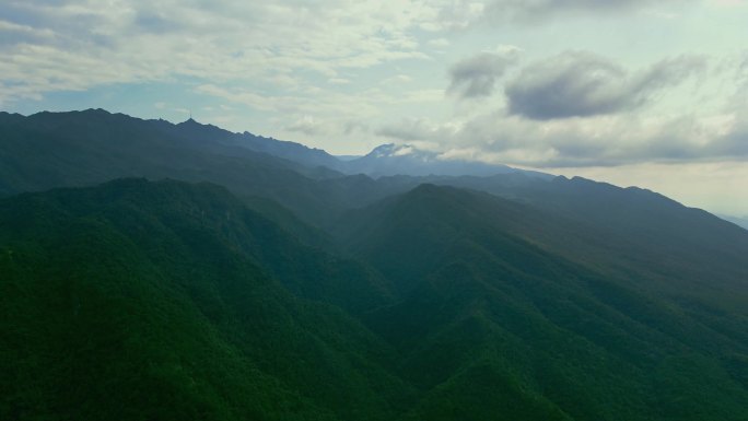 广西南宁武鸣大明山 山区群山蓝天白云航拍