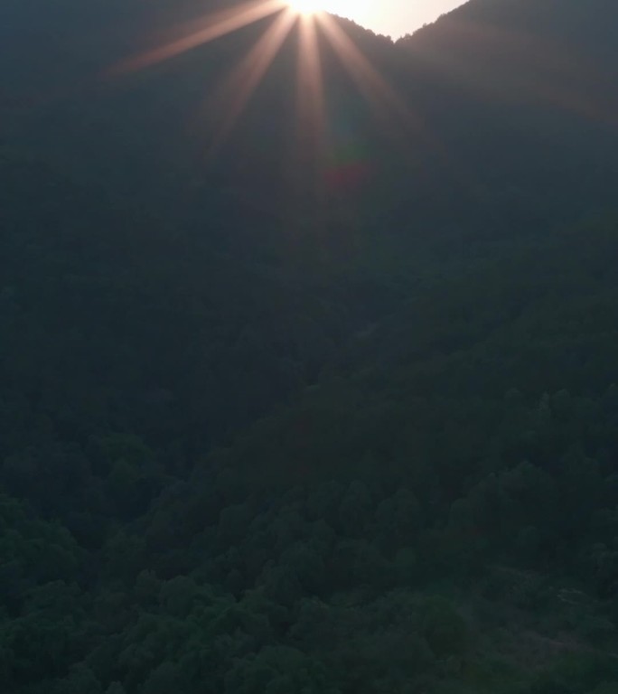 太阳从山头升起