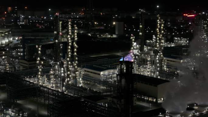 石油化工炼油厂化石工厂夜景航拍