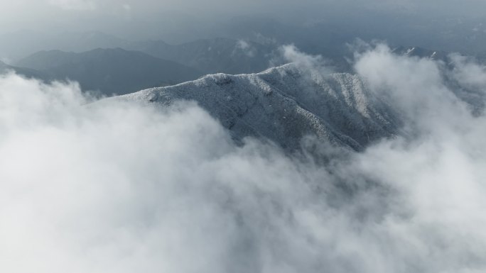 天目山脉龙王山森林雾凇云雾雪景航拍