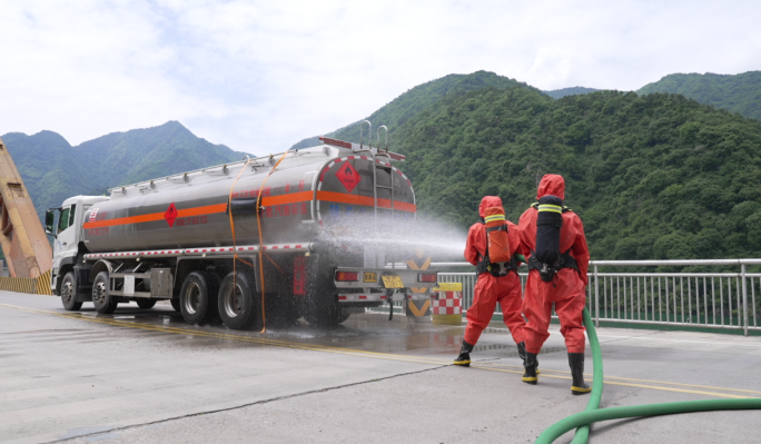 消防救援危化品车辆道路演练演习