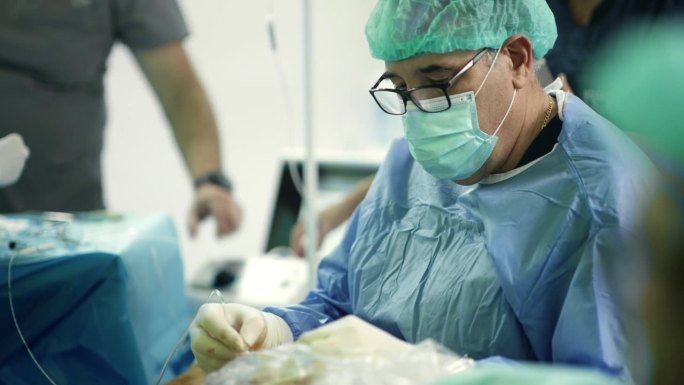 下肢外科手术。医护人员工作责任相互配合