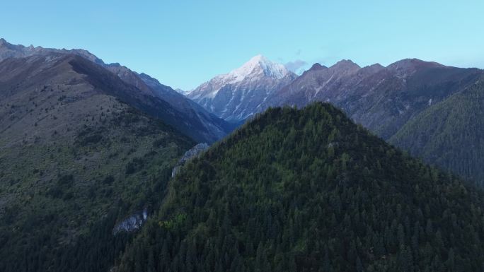 4K航拍西藏察隅G219木孔雪山秋季晚霞