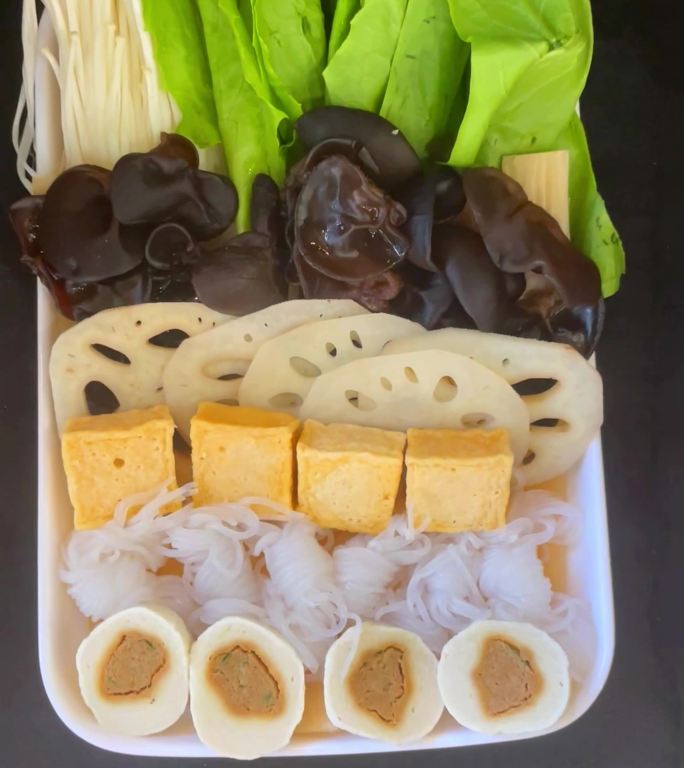麻辣烤鱼 烤鱼制作过程 蔬菜拼盘 凉菜