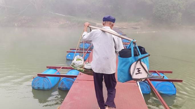 唯美云雾浮桥意境 河面白雾   雾景雾气