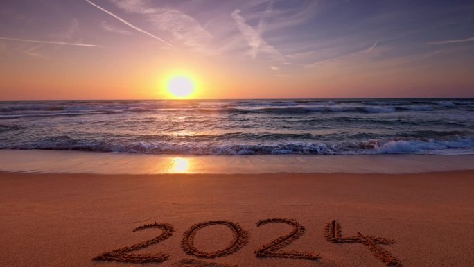 海洋沙滩日出，文字在沙滩上2024年新年，加勒比海海岸