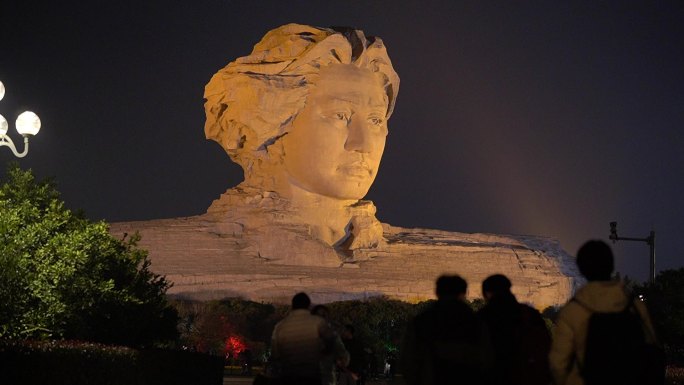 高清游客拍摄毛主席雕像人流延时