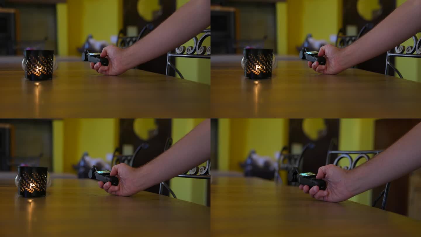 视频记录器记录在桌子表面与DJI Osmo口袋3稳定手持万向移动相机