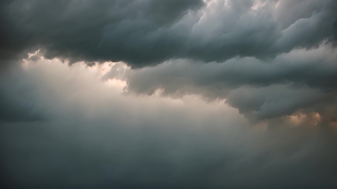 积雨云遮天蔽日云层透光空境云翻滚