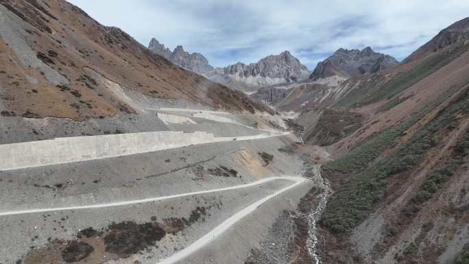 4K航拍汽车下西藏G219雄珠拉垭口