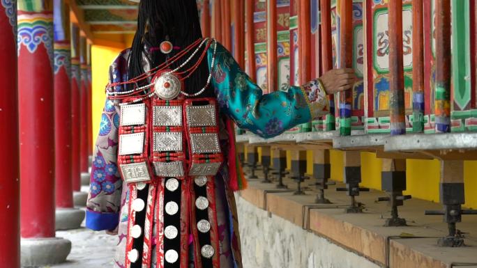 实拍4K藏族自治区转经轮 民族文化