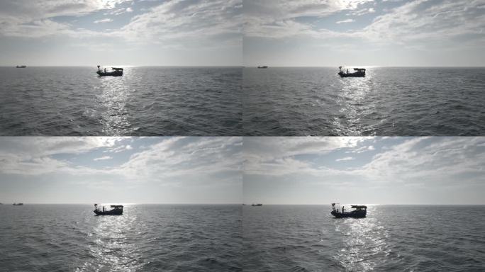渔民出海捕鱼收网海上波光粼粼一叶扁舟渔船