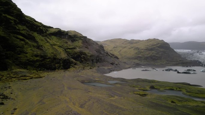 冰川山脉湖面