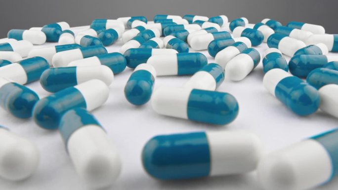 生物活性添加剂在营养和预防维生素缺乏症中的应用。医药工业:生产药品，提高生活质量。蓝白色的胶囊。